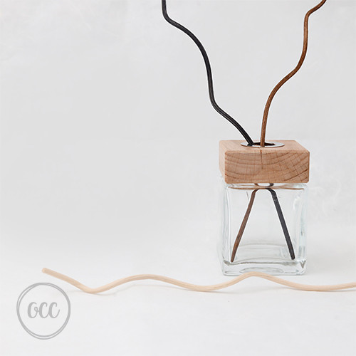 Decorative wavy sticks for reed diffusers